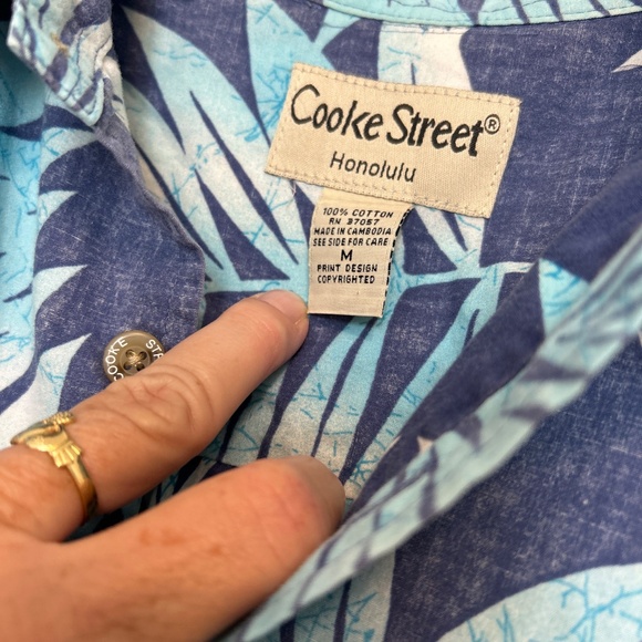 Cooke Street Honolulu Hawaiian Short Sleeve Shirt M - Picture 2 of 3